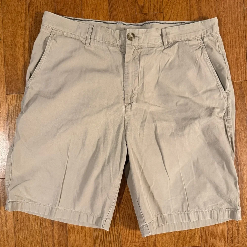 Johnnie-O Men's Tan Shorts Size 38